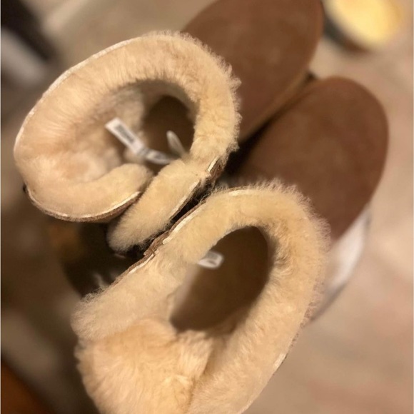 Ugg - Picture 3 of 8